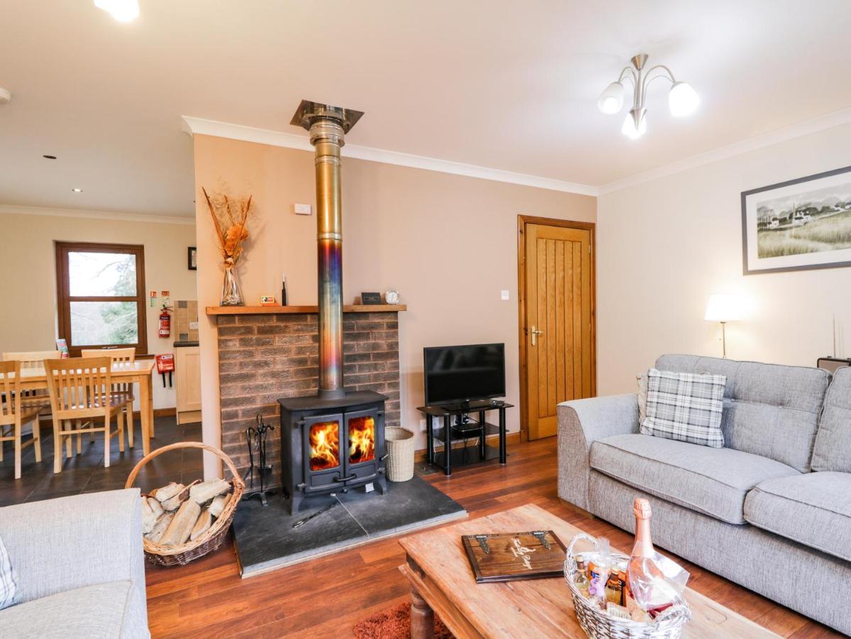 Fersit Log Cottage Roybridge Extérieur photo