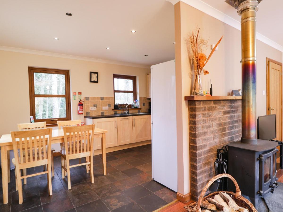 Fersit Log Cottage Roybridge Extérieur photo